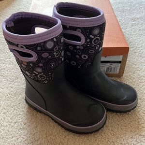 VGUC girls 13 Bogs K Grasp Circle purple and navy waterproof insulated boots.